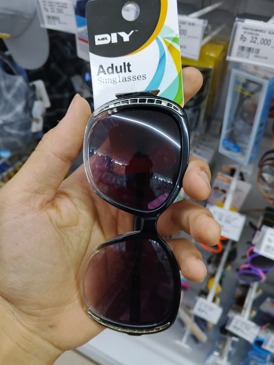 SUNGLASSES