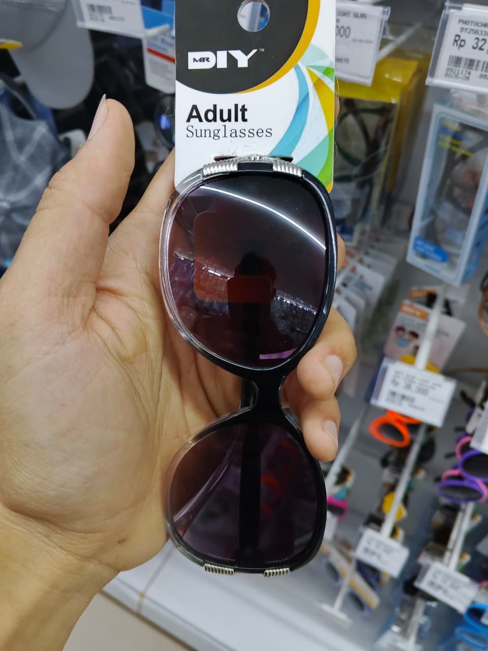 SUNGLASSES